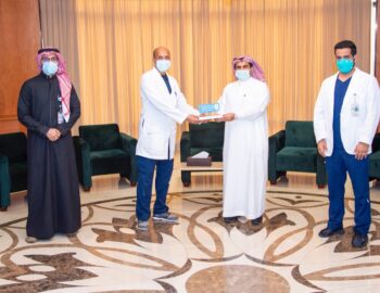 تكريم جامعة الملك سعود لعضو جمعية إعلاميون